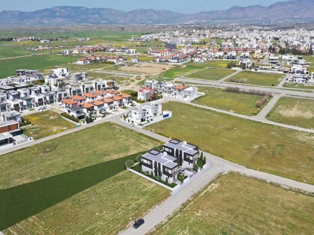 Lefkoşa Yenikent'te 4+1, 230 m2, Geniş Bahçeli Satılık Lüks Dubleks Köşe Villa.