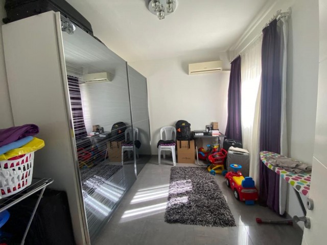 آپارتمان 3+1 برای فروش با مجوز تجاری در یک مکان مرکزی در Küçük Kaymaklı