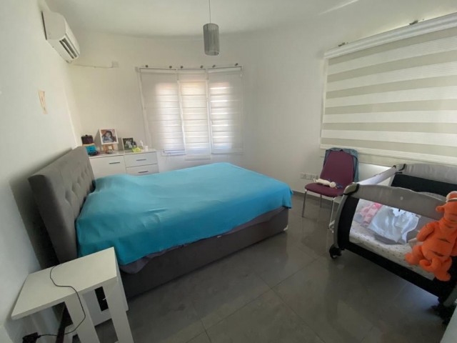آپارتمان 3+1 برای فروش با مجوز تجاری در یک مکان مرکزی در Küçük Kaymaklı