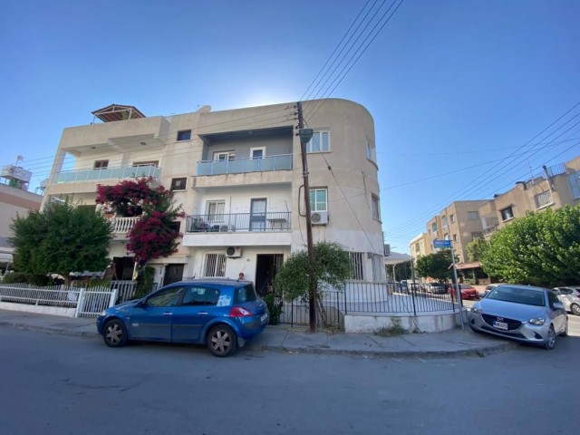 3+1 Flat for Sale with Commercial Permit in a Central Location in Küçük Kaymaklı