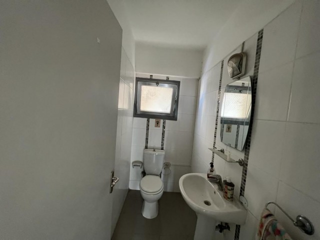 Lefkoşa Ortaköy ‘de Anayol üzeri, Ticari İzinli Kiralık Apartman Dairesi