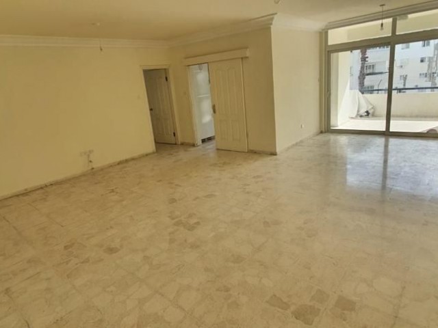 Belediye Boulevard road COMMERCIAL PERMIT 3+1, 160m2 Very Spacious 2nd Floor Central Location Apartment for Rent