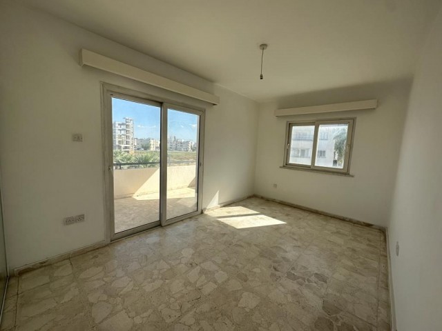 Belediye Boulevard road COMMERCIAL PERMIT 3+1, 160m2 Very Spacious 2nd Floor Central Location Apartment for Rent