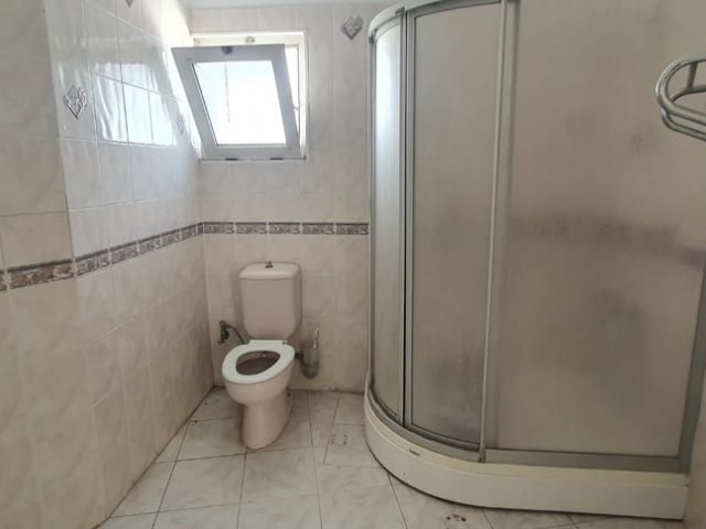 Belediye Bulvarı yolu TİCARİ İZİNLİ  3+1, 160m2 Çok Geniş 2. Kat Merkezi Konum   Kiralık Apartman Dairesi