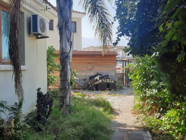 Villa zum Verkauf in der Hotelgegend Kyrenia Alsancak, ruhig und in der Nähe vieler Orte