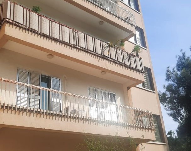Квартира 3+2 160 м2 на продажу с большим балконом в Ортакёй, Никосия