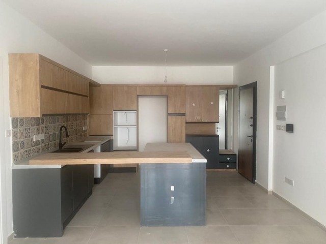 Erdgeschoss 2+1 100 m2 Luxusapartment zum Verkauf mit Gemeinschaftspool in Alsancak, Kyrenia