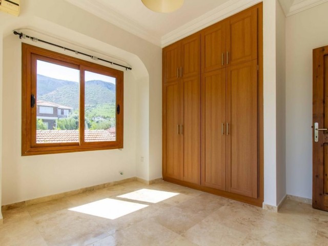 3+1 240 m² große Villa zum Verkauf auf einem 800 m² großen Grundstück mit einzigartigem Berg- und Meerblick und Pool in Çatalköy, Kyrenia