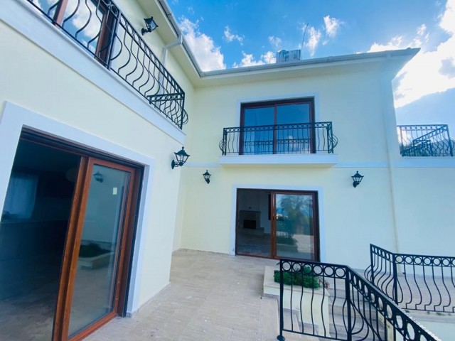 3+1 240 m² große Villa zum Verkauf auf einem 800 m² großen Grundstück mit einzigartigem Berg- und Meerblick und Pool in Çatalköy, Kyrenia