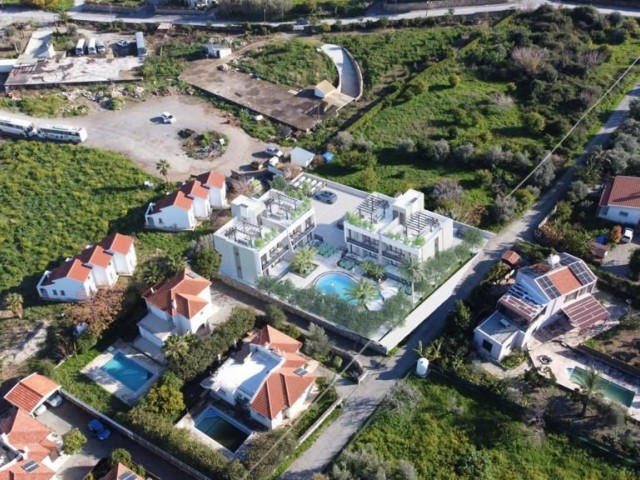 2+1 Wohnungen mit Gemeinschaftspool und herrlicher Aussicht zum Verkauf in einer Sackgasse in Lapta, Kyrenia