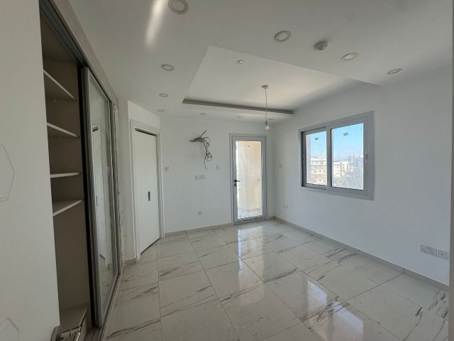 Girne Merkez’de 360 Derece Muhteşem Manzara KDV-Trafo Ödenmiş 3+1 120m2 Satılık Apartman Dairesi  