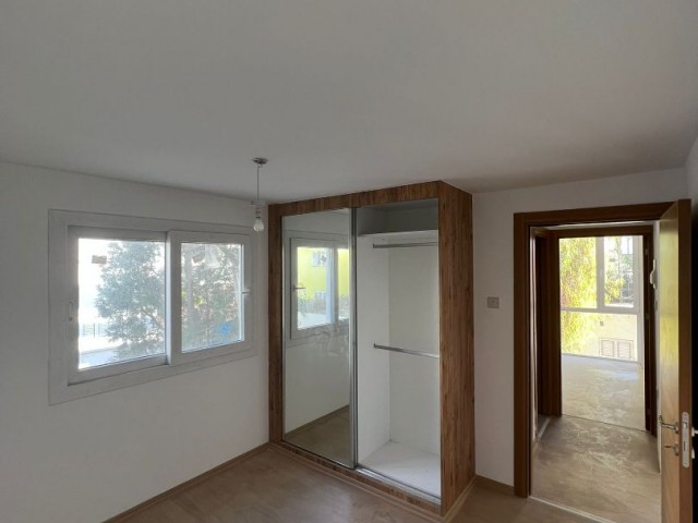 Maisonette-Wohnung zum Verkauf in Dumlupınar, Nikosia, an der Hauptstraße, türkische Herstellung, Zenin-Etage mit Garten, 3+1, 105 m2.