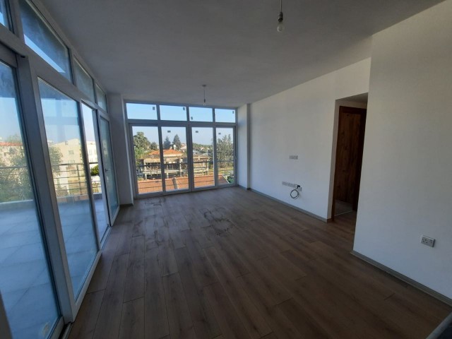 Lefkoşa Dumlupınar'da Modern Tasarıma sahip  Yeni 2+1 85 m2 Satılık Penthouse