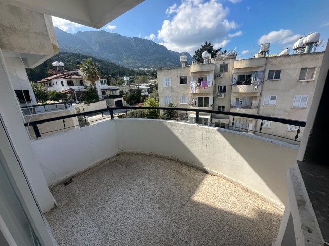 2+1 75 m2 Wohnung zum Verkauf mit Gemeinschaftspool in Kyrenia Lapta