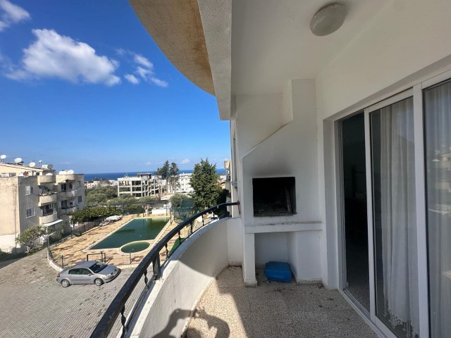 2+1 75 m2 Wohnung zum Verkauf mit Gemeinschaftspool in Kyrenia Lapta