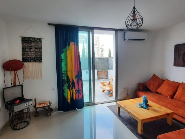 Triplex-Villa zum Verkauf in Kyrenia Zeytinlik, 135 m², 4+1 Grundstück mit Gemeinschaftspool