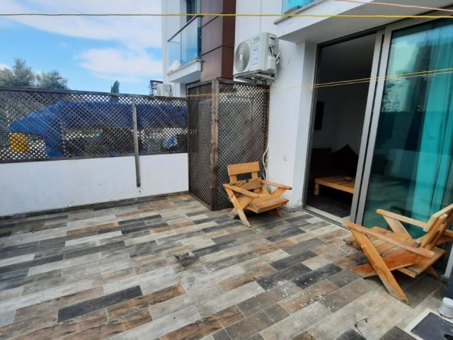 Triplex-Villa zum Verkauf in Kyrenia Zeytinlik, 135 m², 4+1 Grundstück mit Gemeinschaftspool