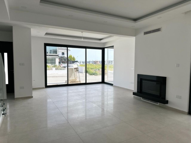 Yenikent'te 3+1 185 m² Bahçeli Hemen Teslim  Lüks Villa Türk Malı 280.000 STG