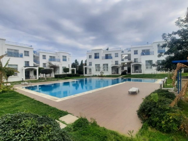 2+1 80 m2 Duplex-Haus mit Gemeinschaftspool zum Verkauf in der Gegend von Kyrenia Alsancak