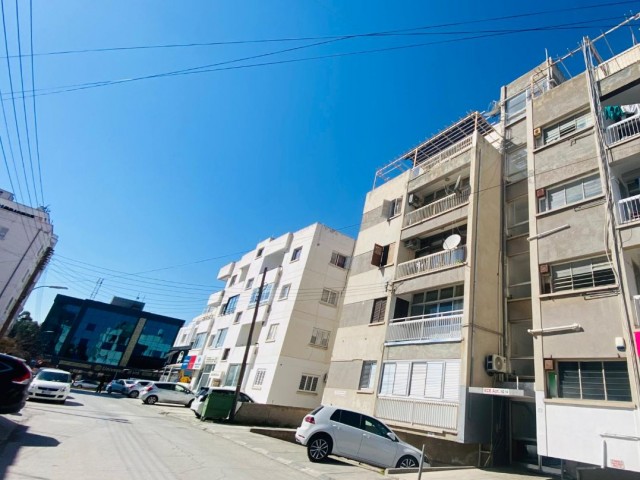 Lefkoşa Dereboyu’ nda 5 Odalı 200 m² Ticari İzinli Satılık Daire