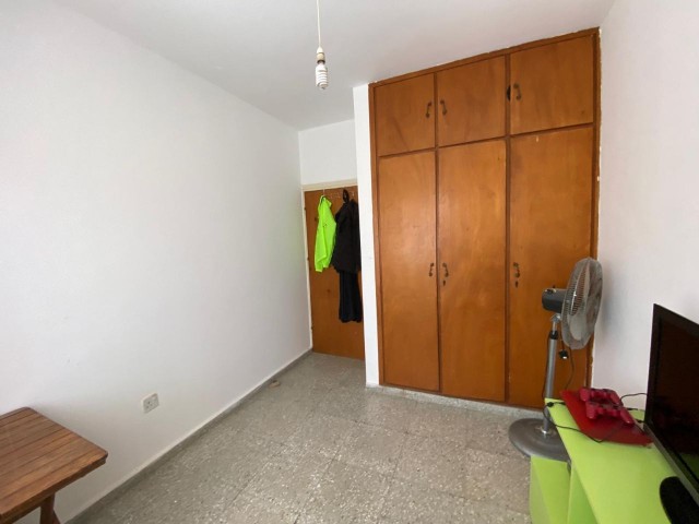 Saubere 3+1 130 m² Wohnung zum Verkauf in zentraler Lage in Nikosia Küçük Kaymaklı