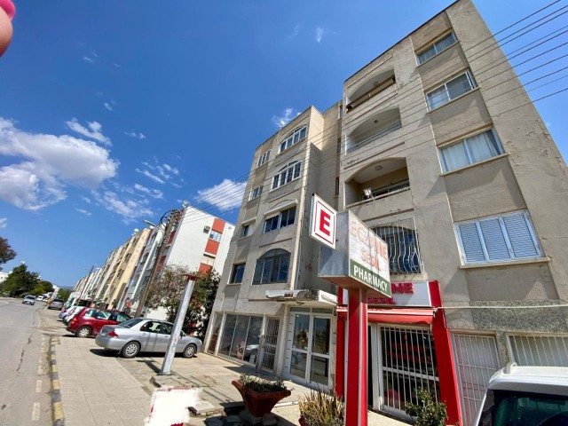 Saubere 3+1 130 m² Wohnung zum Verkauf in zentraler Lage in Nikosia Küçük Kaymaklı