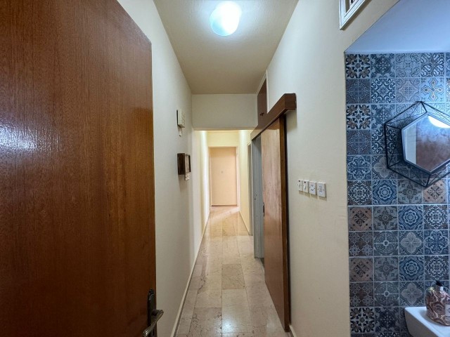 3+1, 130 m2, 1st Floor, Clean, Cost-free, Large Flat for Sale in Nicosia Köşklüçiftlik Dereboyu