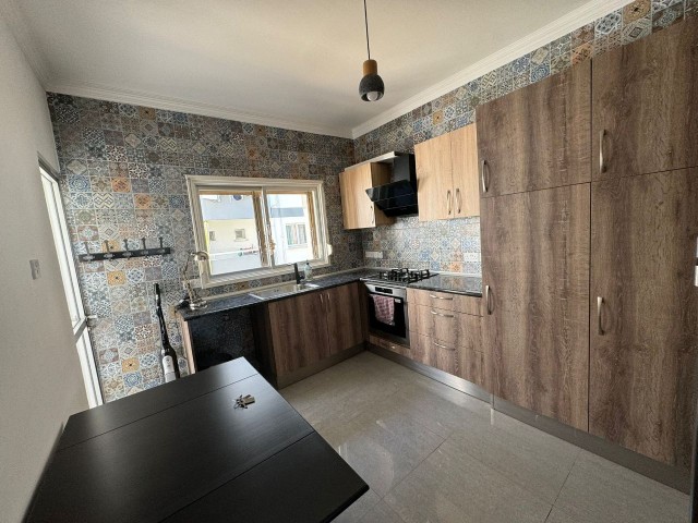 3+1, 130 m2, 1st Floor, Clean, Cost-free, Large Flat for Sale in Nicosia Köşklüçiftlik Dereboyu