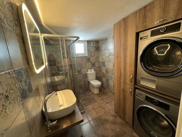 3+1, 130 m2, 1. Etage, sauber, kostenlos, große Wohnung zum Verkauf in Nikosia Köşklüçiftlik Dereboyu