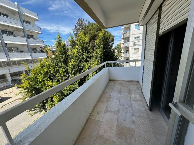 3+1, 130 m2, 1st Floor, Clean, Cost-free, Large Flat for Sale in Nicosia Köşklüçiftlik Dereboyu