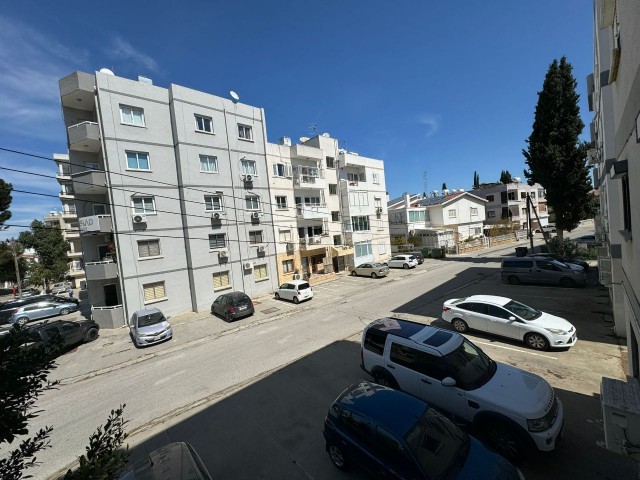 3+1, 130 m2, 1. Etage, sauber, kostenlos, große Wohnung zum Verkauf in Nikosia Köşklüçiftlik Dereboyu