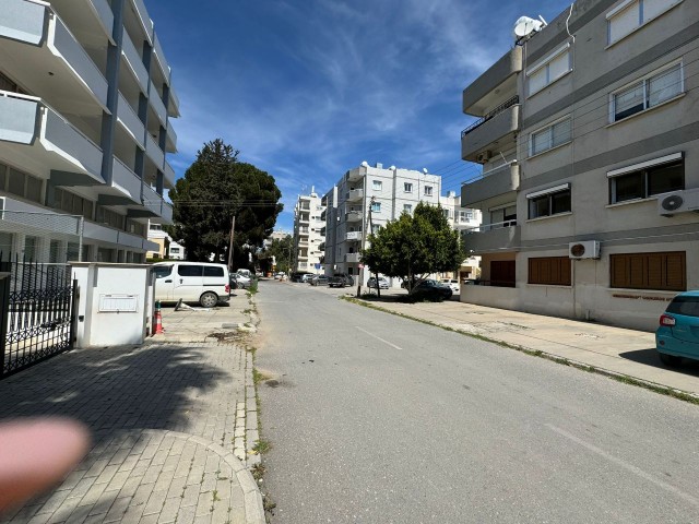 3+1, 130 m2, 1. Etage, sauber, kostenlos, große Wohnung zum Verkauf in Nikosia Köşklüçiftlik Dereboyu