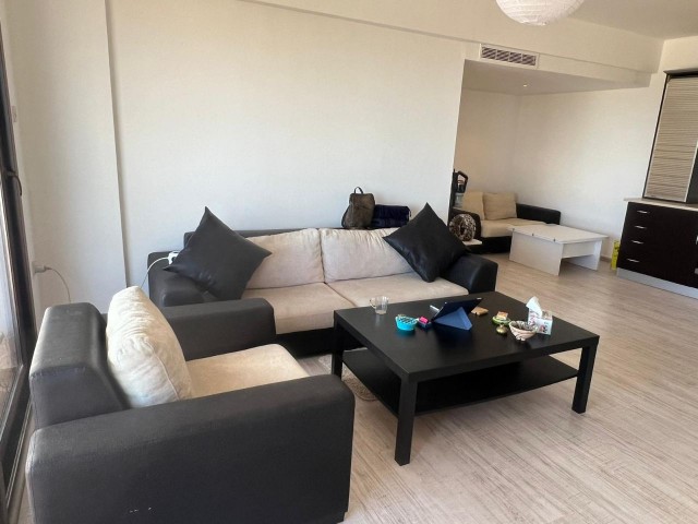 آپارتمان 2+1 برای فروش در مکانی آرام با منظره دریا در گیرنه آلسانجاک