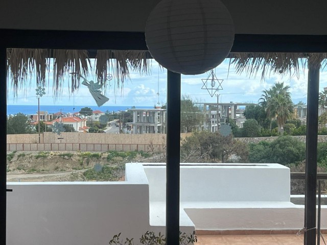 Girne Alsancak ta 2+1 Deniz Manzaralı Sakin Site İçerisinde Satılık Daire