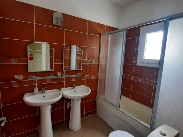 Girne Alsancak’ta Kiralık Eşyasız 4+1 Özel Havuzlu Villa