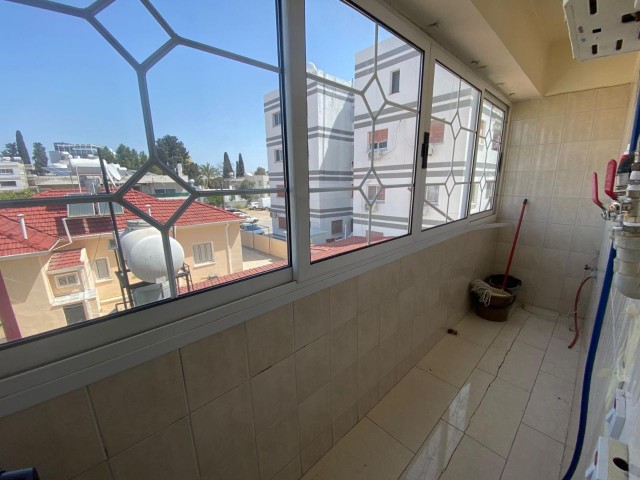 Herrliche 1. Etage, geschmackvoll eingerichtete 3+1 möblierte Wohnung zur Miete in Nikosia Dereboyu