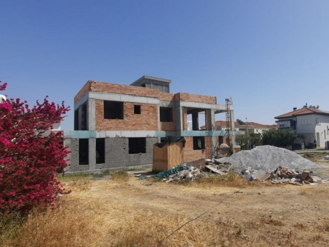 Wohnungen zum Verkauf mit 2+1 ultra-luxuriösen Erdgeschosswohnungen und großen Penthouse-Optionen in Yenikent