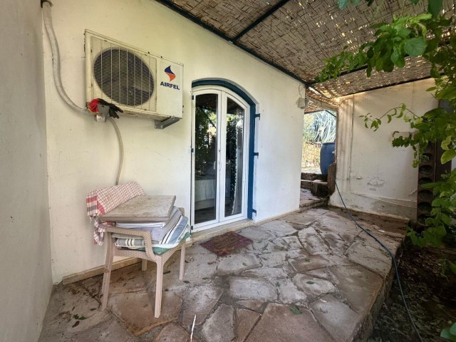 2 voll möblierte, kostenlose 1+1-Bungalows mit Pool zum Verkauf in Lapta, Kyrenia, auf einem 1.708 m² großen Grundstück mit türkischen Köpfen