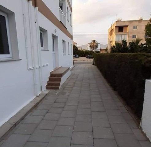 Küçük kaymaklıda Tadilatlı Temiz Masrafsız 130m2 , 3+1 Satılık Apartman Dairesi 