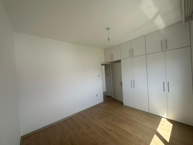 Küçük kaymaklıda Tadilatlı Temiz Masrafsız 130m2 , 3+1 Satılık Apartman Dairesi 