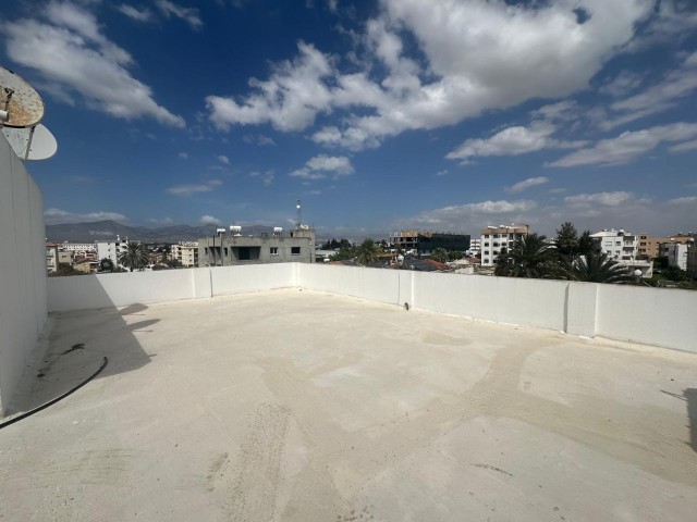 Küçük kaymaklıda Tadilatlı Temiz Masrafsız 130m2 , 3+1 Satılık Apartman Dairesi 