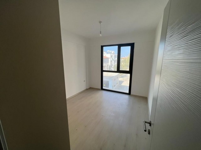 Girne Zeytinlik’te  2+1, 75 m2 Taşınmaya Hazır Satılık Apartman Dairesi 
