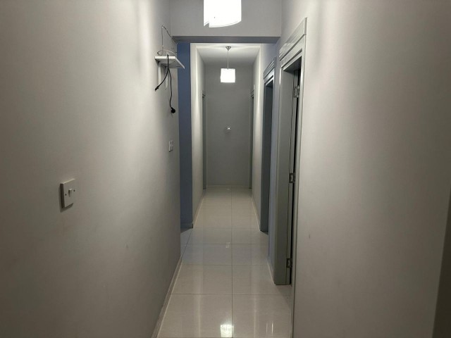 Lefkoşa Yenikent Belediye Bulvarı Üzeri 4+1, 145 m2 Ful Eşyalı Kiralık Apartman Dairesi