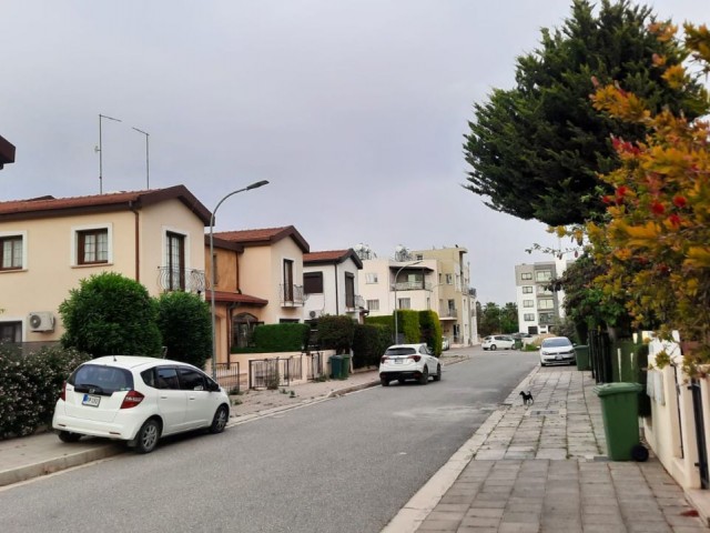 Lefkoşa, Küçük Kaymaklıda Satılık 3+1, 180 m2 İkiz Villa