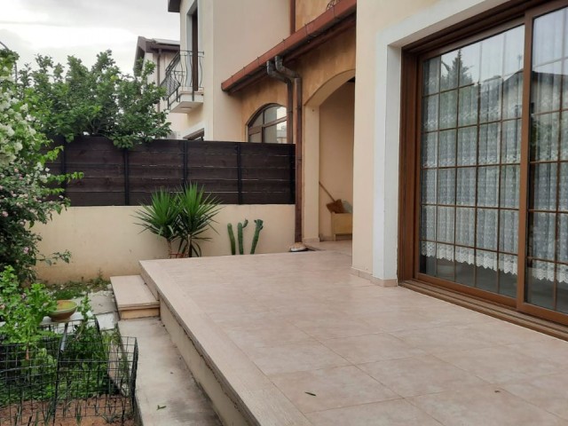 3+1, 180 m2 Semi-detached Villa for Sale in Nicosia, Küçük Kaymaklı