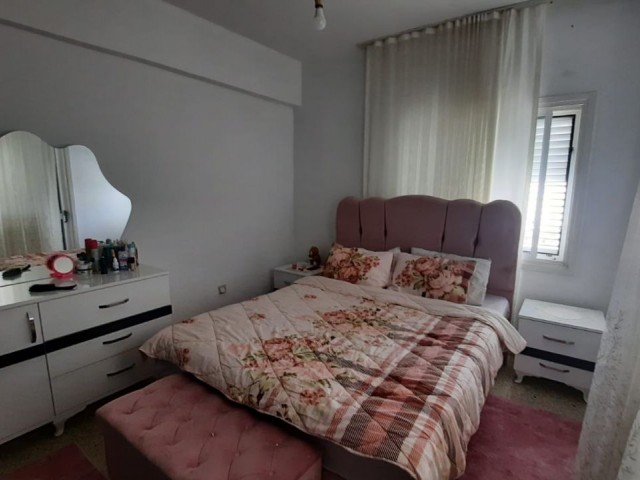 آپارتمان 3+1، 135 متر مربع برای فروش در Küçük Kaymaklı، واقع در مرکز، نزدیک به جاده اصلی
