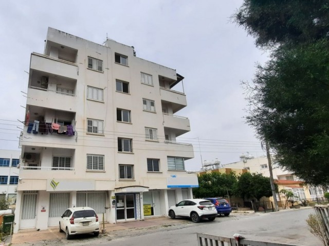 3+1, 135 m2 Apartment for Sale in Küçük Kaymaklı, Centrally Located Close to the Main Road