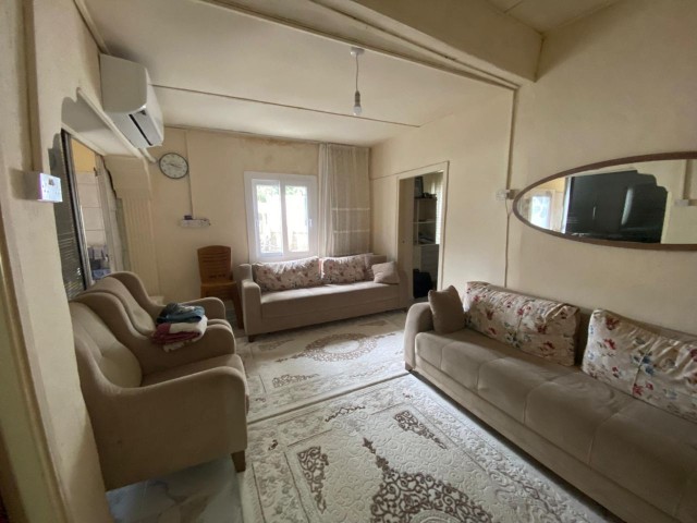 Продается отдельный дом в Гёньели, Никосия, с полностью отремонтированным бесплатным подсобным домом 2+1