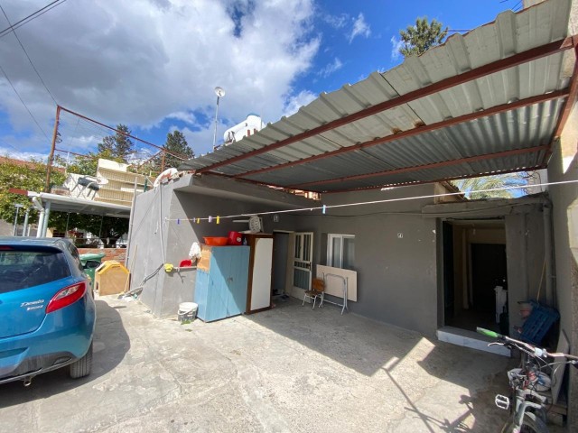 Einfamilienhaus zum Verkauf in Gönyeli, Nikosia, mit einem komplett renovierten, kostenlosen 2+1 Nebenhaus