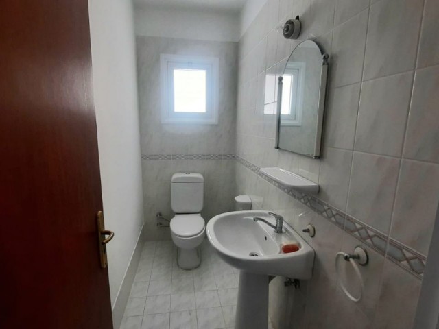 3+1, 160 m2 Apartment for rent in Nicosia Dereboyu